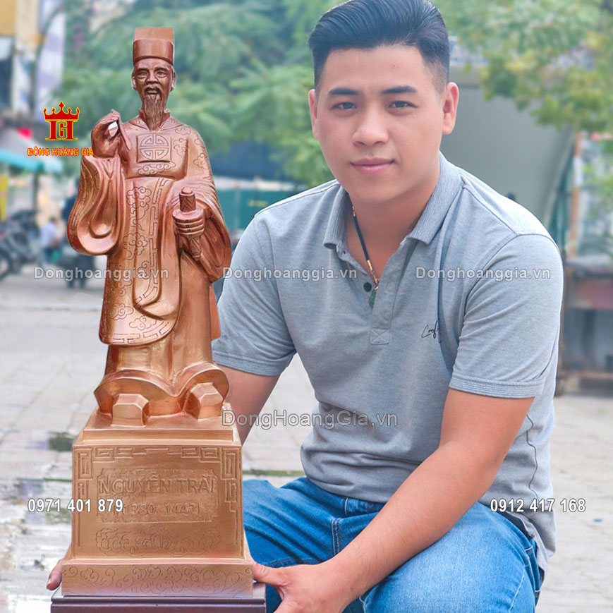 Tượng Nguyễn Trãi bằng đồng đỏ được chế tác hoàn toàn thủ công truyền thống